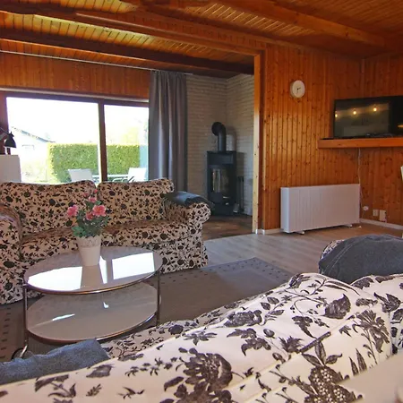 Inviting Log House With 2 Terraces And Cozy Fireplace In Feriehus
